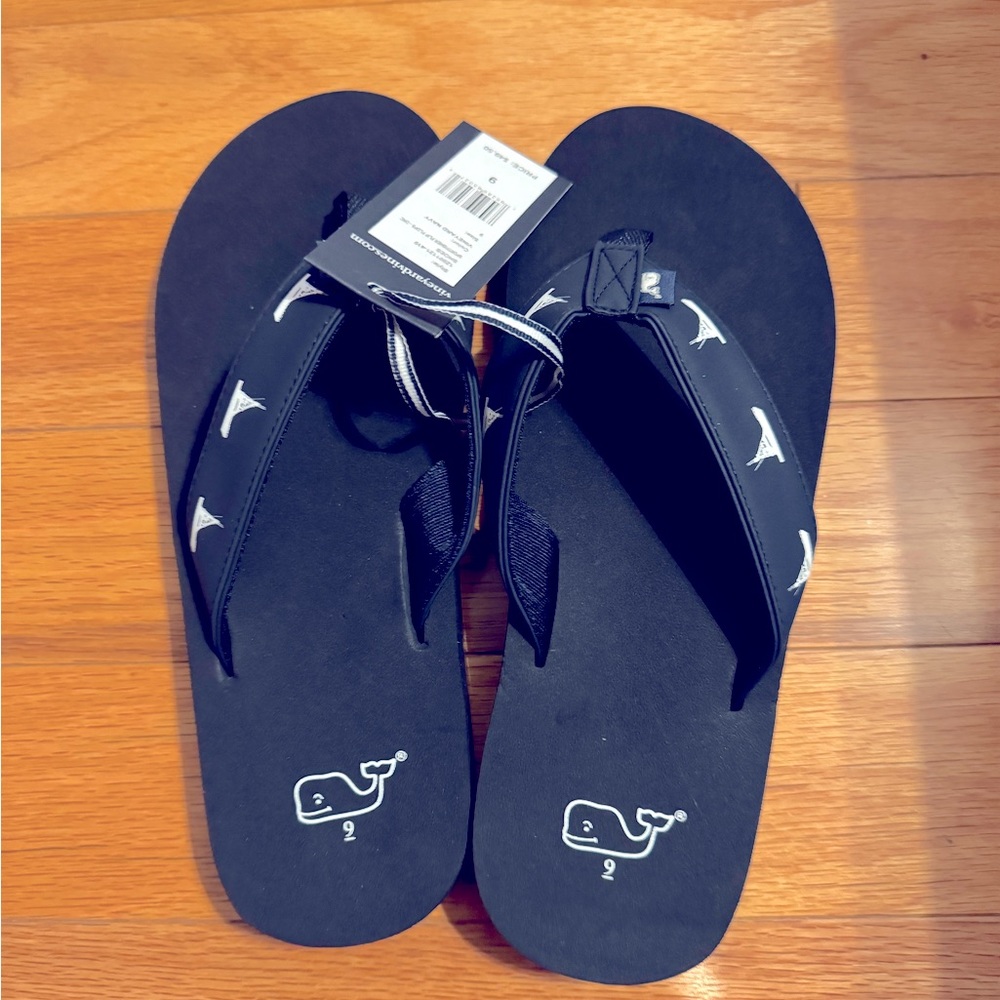 Vineyard vines flip flops